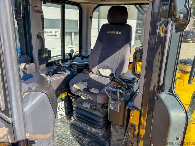 Planierraupe Komatsu D65PXI-18 mit Heckaufreißer GPS