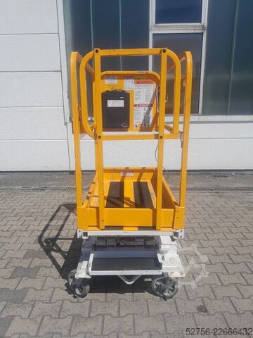 Scissor lift Custom Equipment P830CE