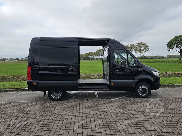 High-roof van MERCEDES-BENZ SPRINTER 519 L2H2 V6 Mbux10