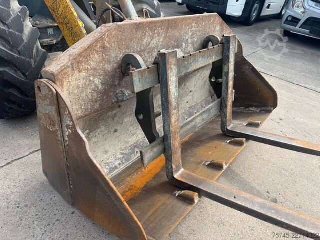 Radlader KRAMER KRAMER ALLRAD 950 * DEUTZ MOTOR * LADEGABEL *