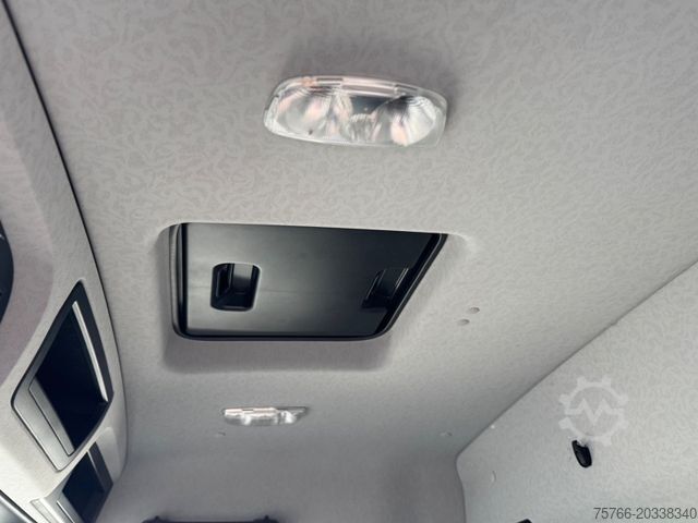 Box truck MERCEDES-BENZ ANTOS 2540 L / LENKACHSE / AHK