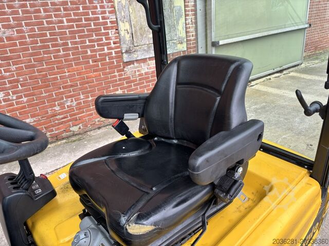 Electric 3-wheel forklift Yale ERP16VT