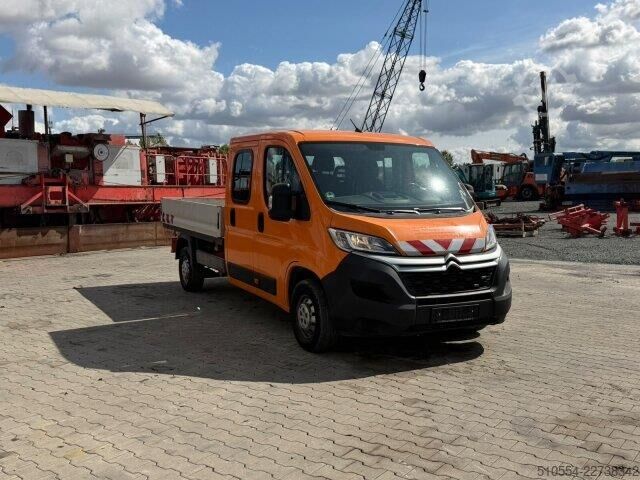 Plattformanhänger Citroën Pritsche DoKa / 7 Sitze / 2021
