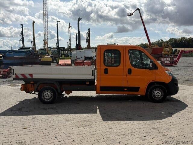 Plattformanhänger Citroën Pritsche DoKa / 7 Sitze / 2021