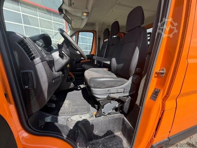 Plattformanhänger Citroën Pritsche DoKa / 7 Sitze / 2021