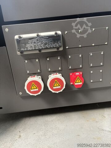 Spritzgießmaschine YIZUMI UN420A5/ IU3330 D=92