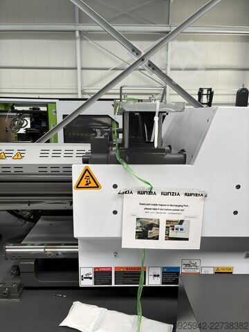 Spritzgießmaschine YIZUMI UN420A5/ IU3330 D=92
