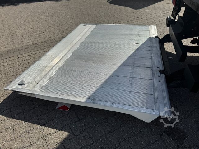 LKW mit Pritsche & Plane MAN TGL 12.220 Plane AHK 6,1 m Luft Klima LBW