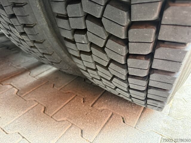 Heavy-duty truck MAN TGX 41.680 8X4/4 BBS 250.000 Kg
