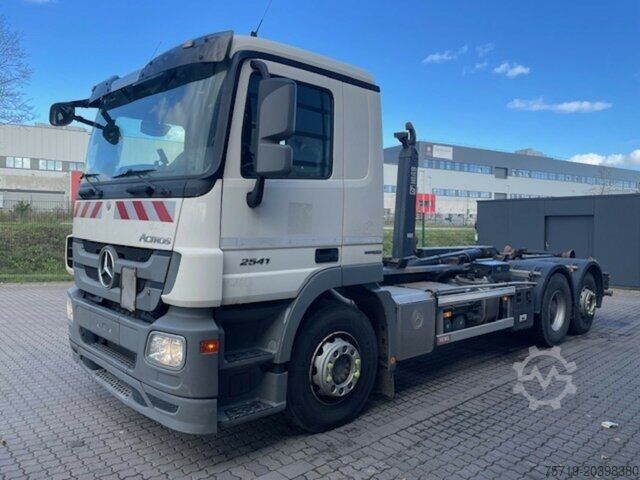 Skip truck Mercedes-Benz 2541 Actros 6x2 Multilift