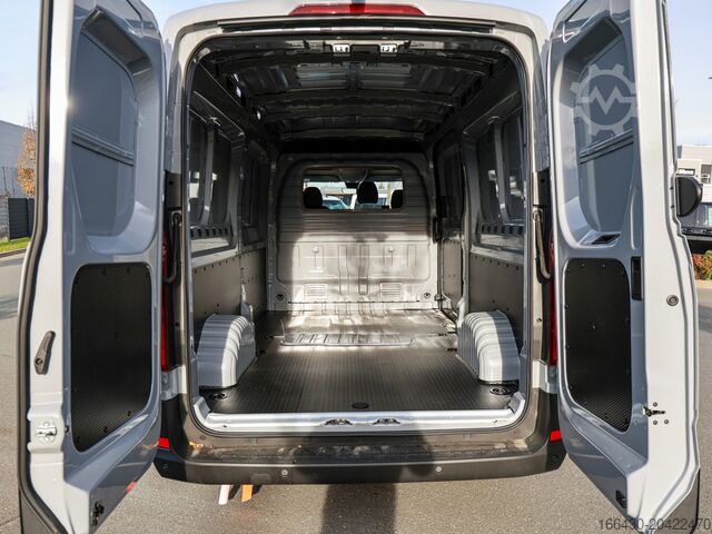 High top van Maxus DELIVER 9