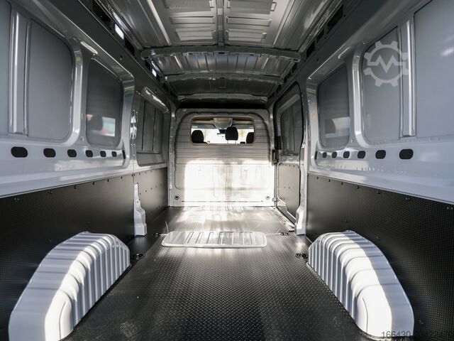 High top van Maxus DELIVER 9