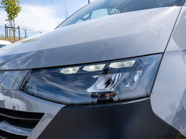Minibus VW T7 Transporter Kasten 2.0 l TDI 6-Gang AHK KAMER