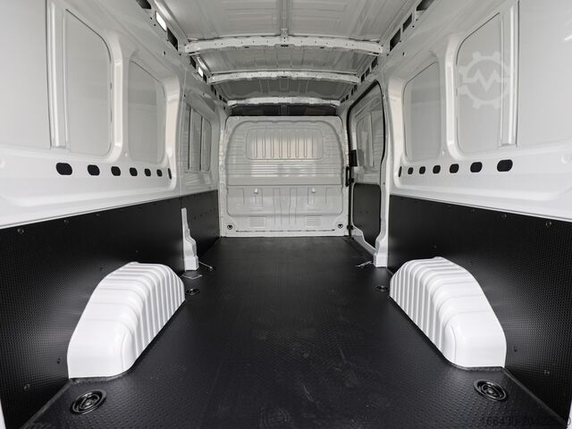 Panel van Maxus DELIVER 9