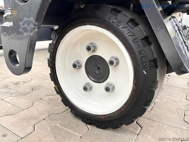 4-way forklift truck Combilift C3000 / 4100 MM / 3 TONS / LPG /LIKE NEW