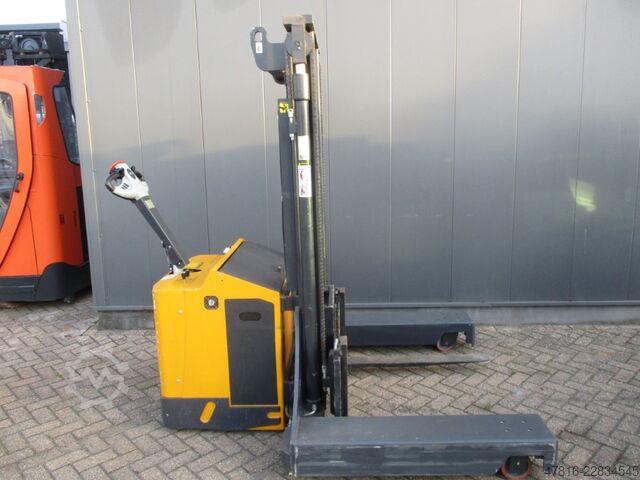 Vierwege-Gabelstapler FAC 4V-XT3020