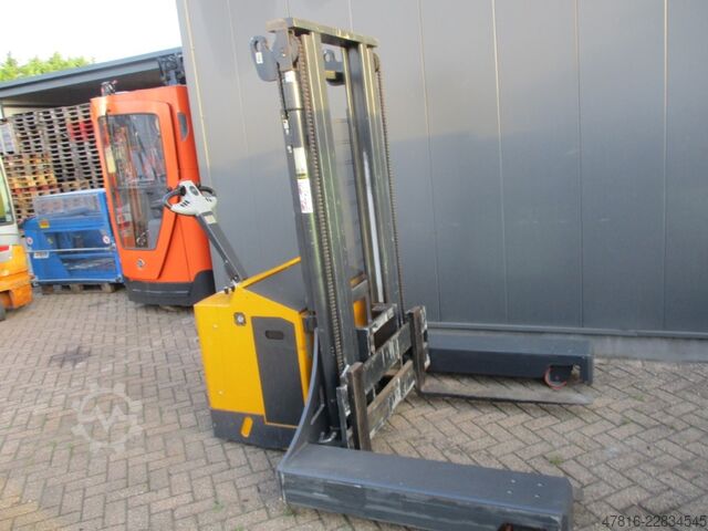 Vierwege-Gabelstapler FAC 4V-XT3020