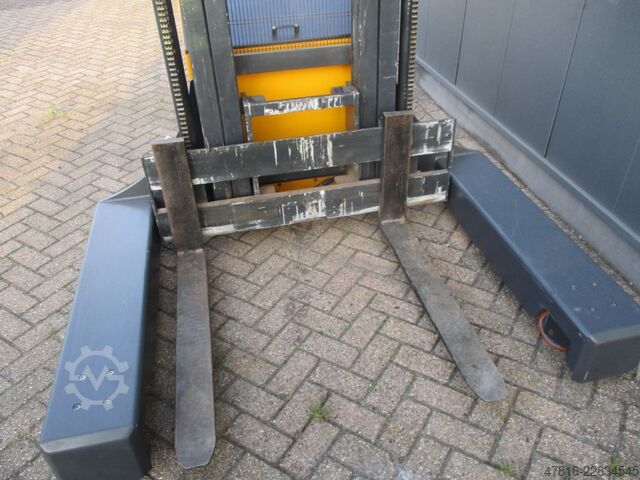 Vierwege-Gabelstapler FAC 4V-XT3020