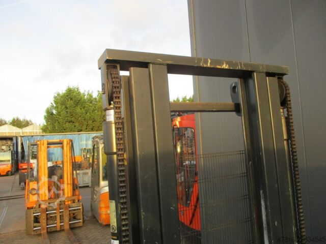 Vierwege-Gabelstapler FAC 4V-XT3020