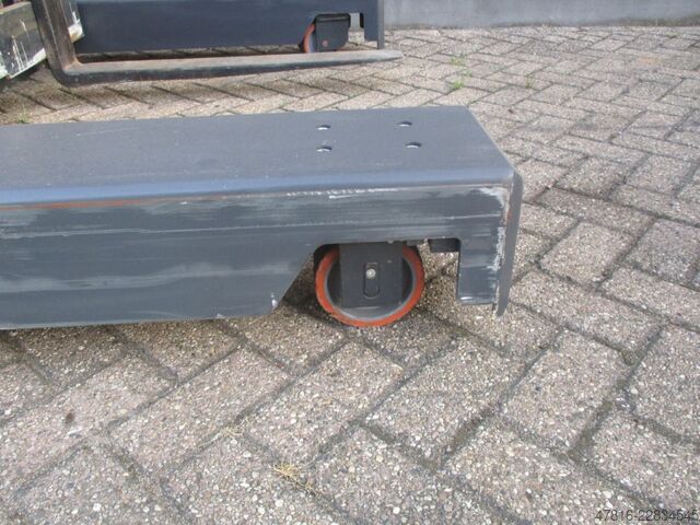 Vierwege-Gabelstapler FAC 4V-XT3020
