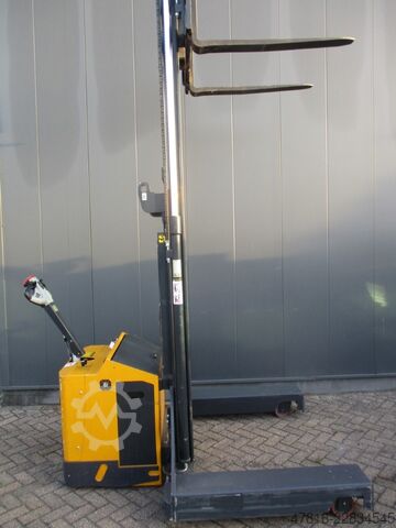 Vierwege-Gabelstapler FAC 4V-XT3020