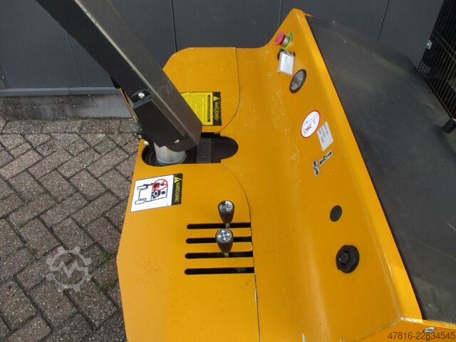 Vierwege-Gabelstapler FAC 4V-XT3020