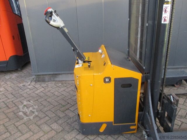 Vierwege-Gabelstapler FAC 4V-XT3020
