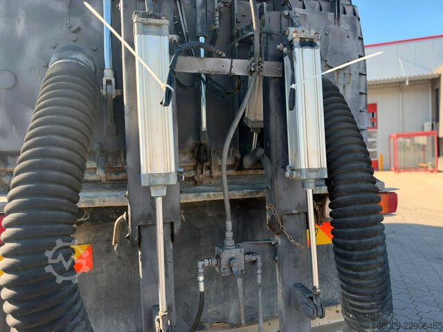 Road sweeper SCANIA P94 GB 4x2 NA 230 Kehrmaschine