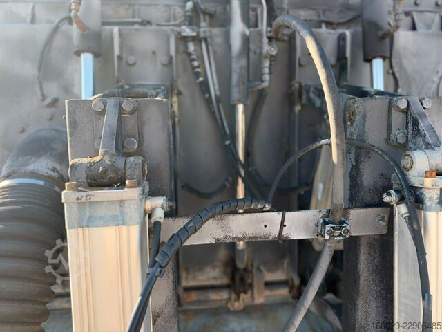Road sweeper SCANIA P94 GB 4x2 NA 230 Kehrmaschine