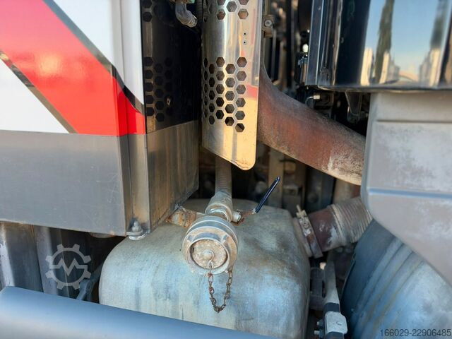 Road sweeper SCANIA P94 GB 4x2 NA 230 Kehrmaschine