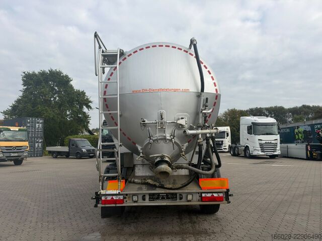 Silo semitrailer KÄSSBOHRER 3-Achs Silo für Staubgut