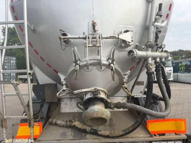 Silo semitrailer KÄSSBOHRER 3-Achs Silo für Staubgut