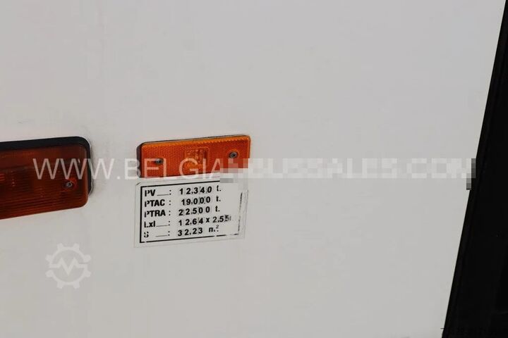 Intercitybus Mercedes-Benz Intouro M/L / 12.7m / Manual / Airco / Lift