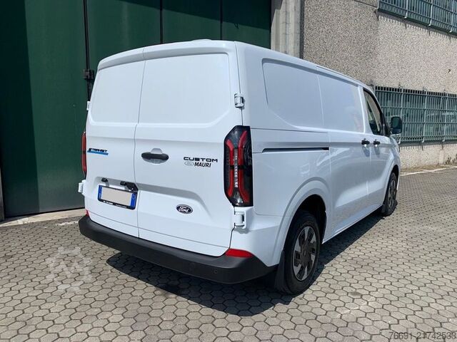 High top van Ford E-Custom 320 L1 - Trend   Km Zero