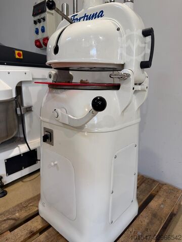 Semi-automatic divider Fortuna 4