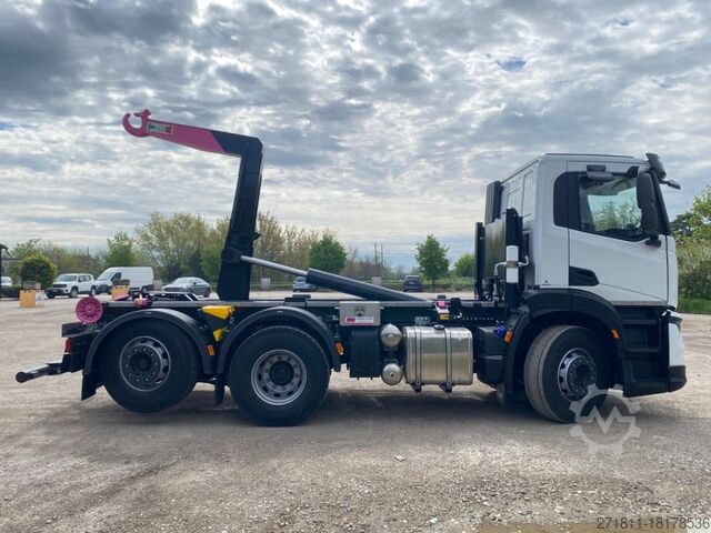 Roll-off tipper truck IVECO IVECO X-WAY AD280X48Y NUOVO SCARRABILE PASSO 3120