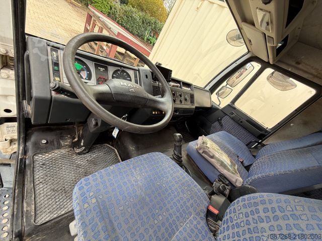 Three-way tipper van MAN 8.180 Doka / Meiller Kipper