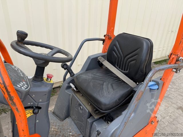 Single drum roller HAMM HD8VV / 2018 BJ / 862 H / 1.580 KG