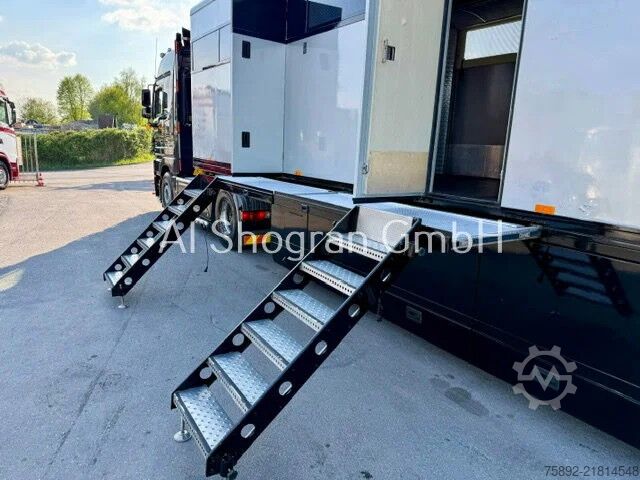 Car carrier van Addcliffe Eng /Motorsport/Rennsportauflieger