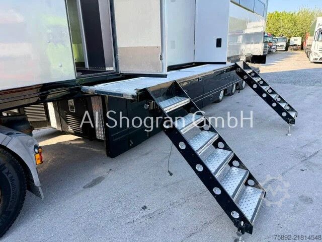 Car carrier van Addcliffe Eng /Motorsport/Rennsportauflieger