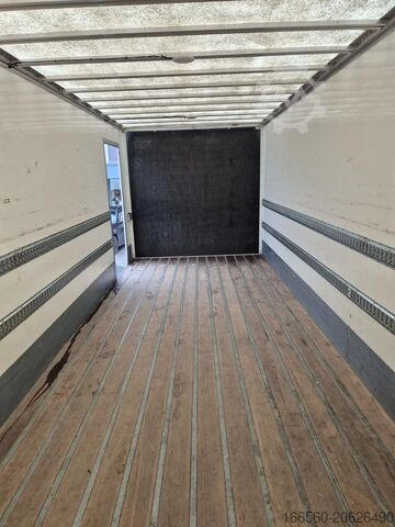 Closed bin DAF LF 230 FA