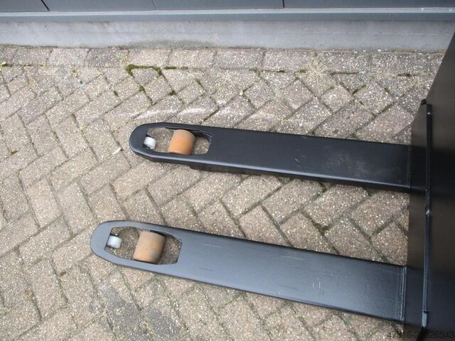 Pallet truck BT LWE160