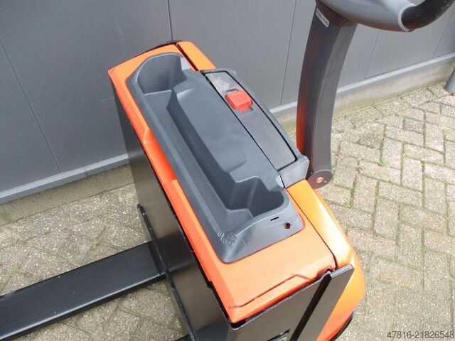 Pallet truck TOYOTA LWE160