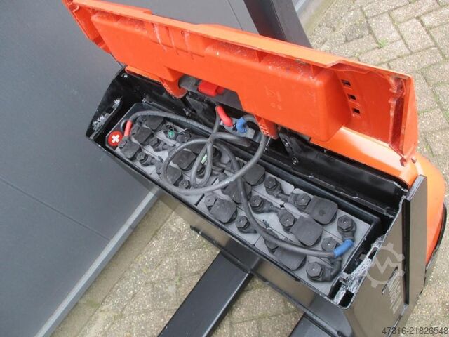 Pallet truck TOYOTA LWE160