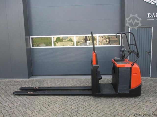 Low lifting order picker TOYOTA OSE250