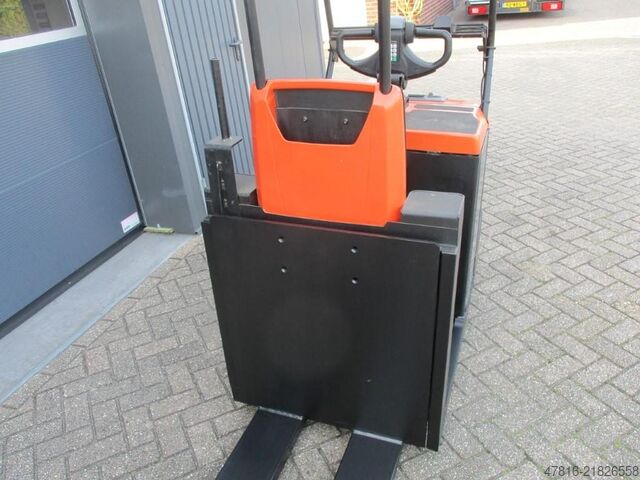 Low lifting order picker TOYOTA OSE250