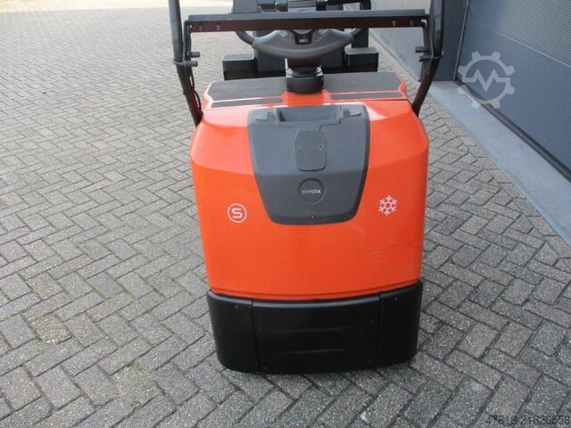 Low lifting order picker TOYOTA OSE250