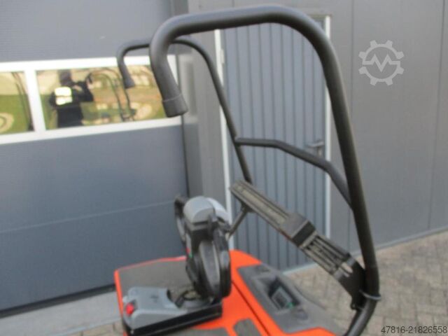 Low lifting order picker TOYOTA OSE250