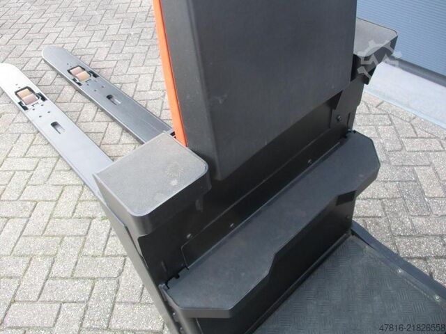 Low lifting order picker TOYOTA OSE250