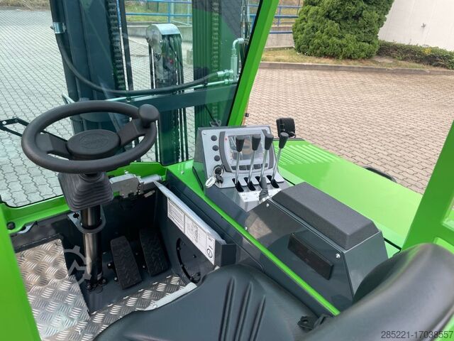 Four-way side loader Combilift CBE3000 4-Wege Stapler